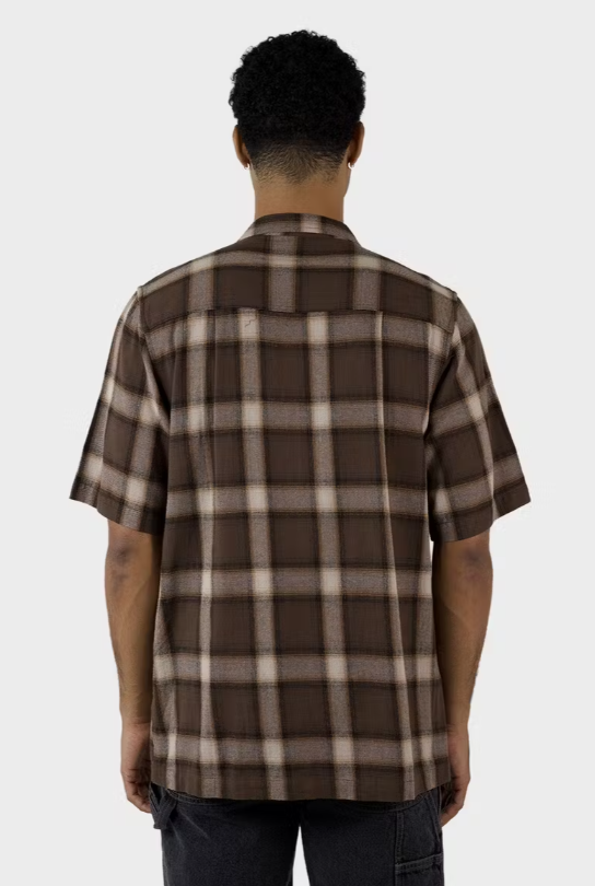 D-A7 (Dickies down south short sleeve relaxed fit camp collar shirt timber brown) 92495215