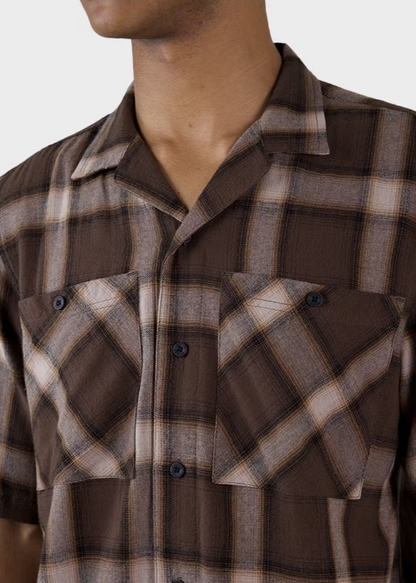 D-A7 (Dickies down south short sleeve relaxed fit camp collar shirt timber brown) 92495215