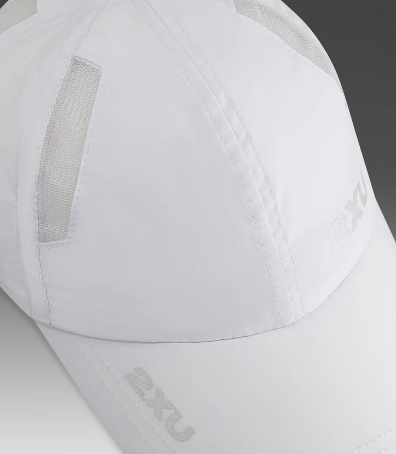 2XUA-X (2XU run cap hunter white osfm) 102491750