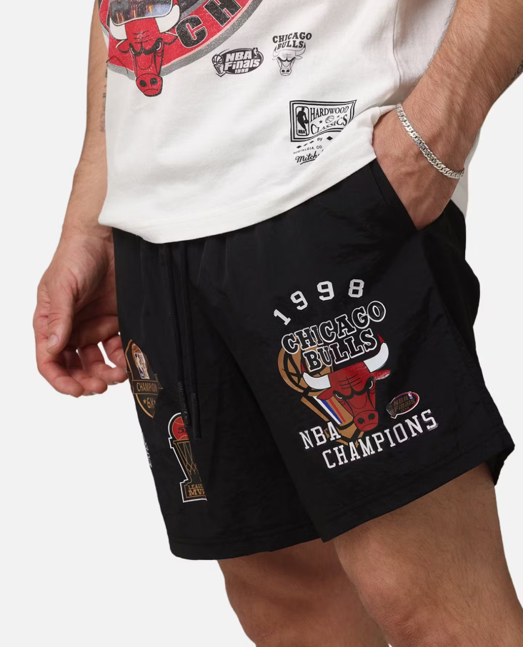 MNA-I39 (Mitchell & ness champs bulls nylon shorts black) 112493478