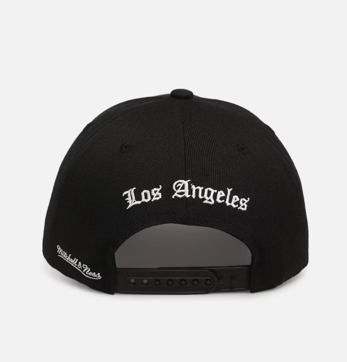 MNA-O44 (Mitchell & ness gothic letter pro pinch snapback lakers black osfm) 72592608