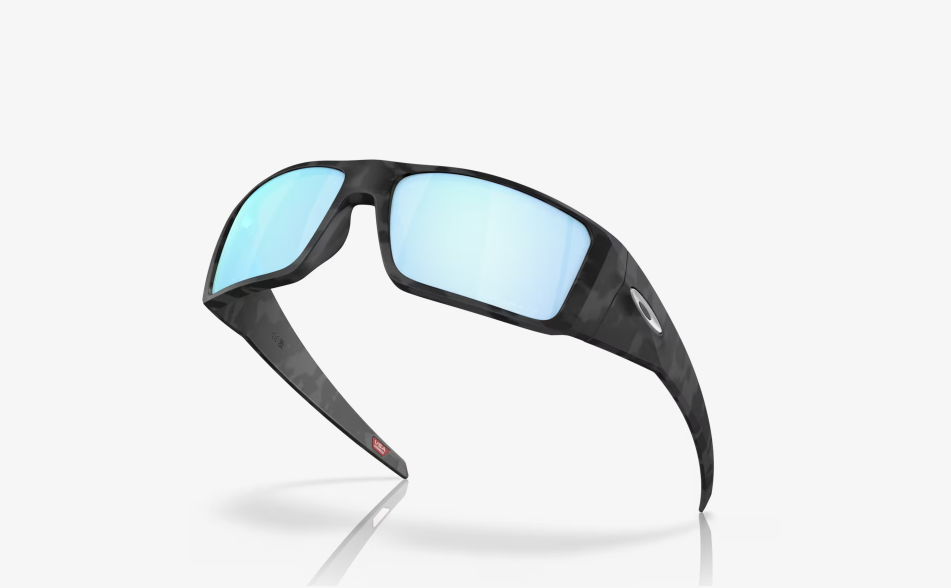 OK-D (Oakley heliostat matte black camo frame/prizm deep water polarized lenses) 925914104