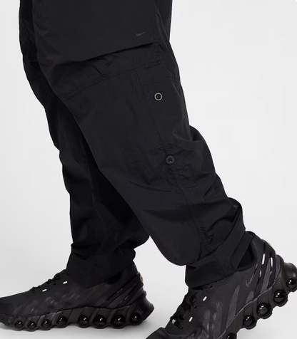 NA-O48 (Nike tech mens woven cargo trackpants black)