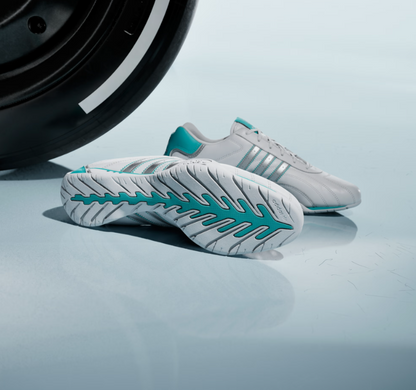 A-R72 (Adidas adiracer low mercedes amg petronas F1 team shoeswhite/matte silver/semi mint rush) 226910580