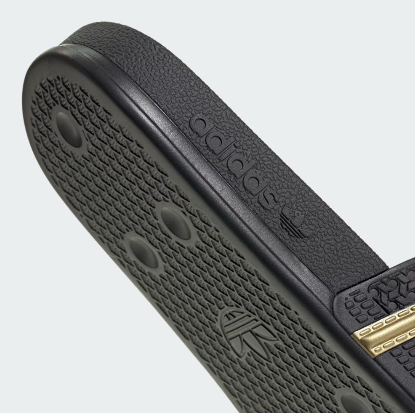 A-U73 (Adidas adilette og cloud foam slides black/metallic gold) 92693052