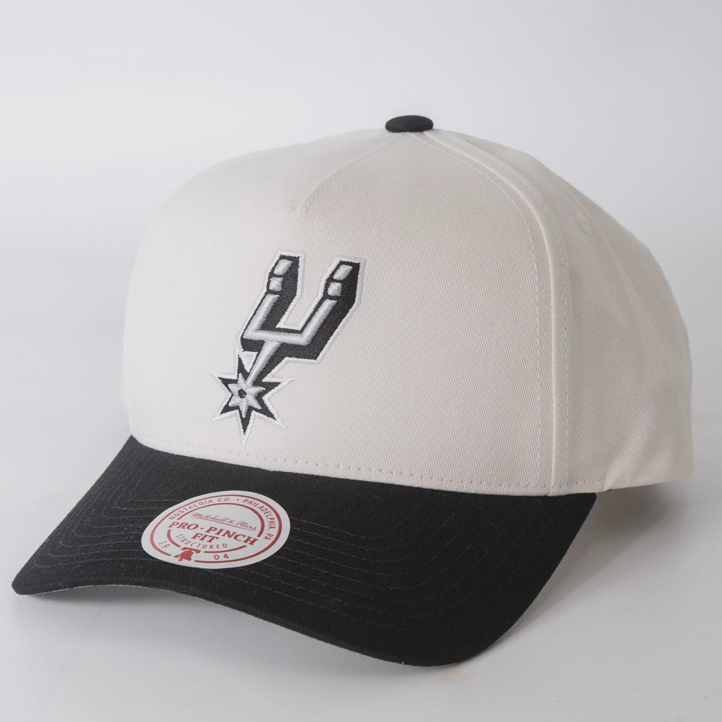 MNA-D52 (Mitchell & ness white & cream san antonio spurs team colour pro pinch snapback white cream/black osfm) 72692391