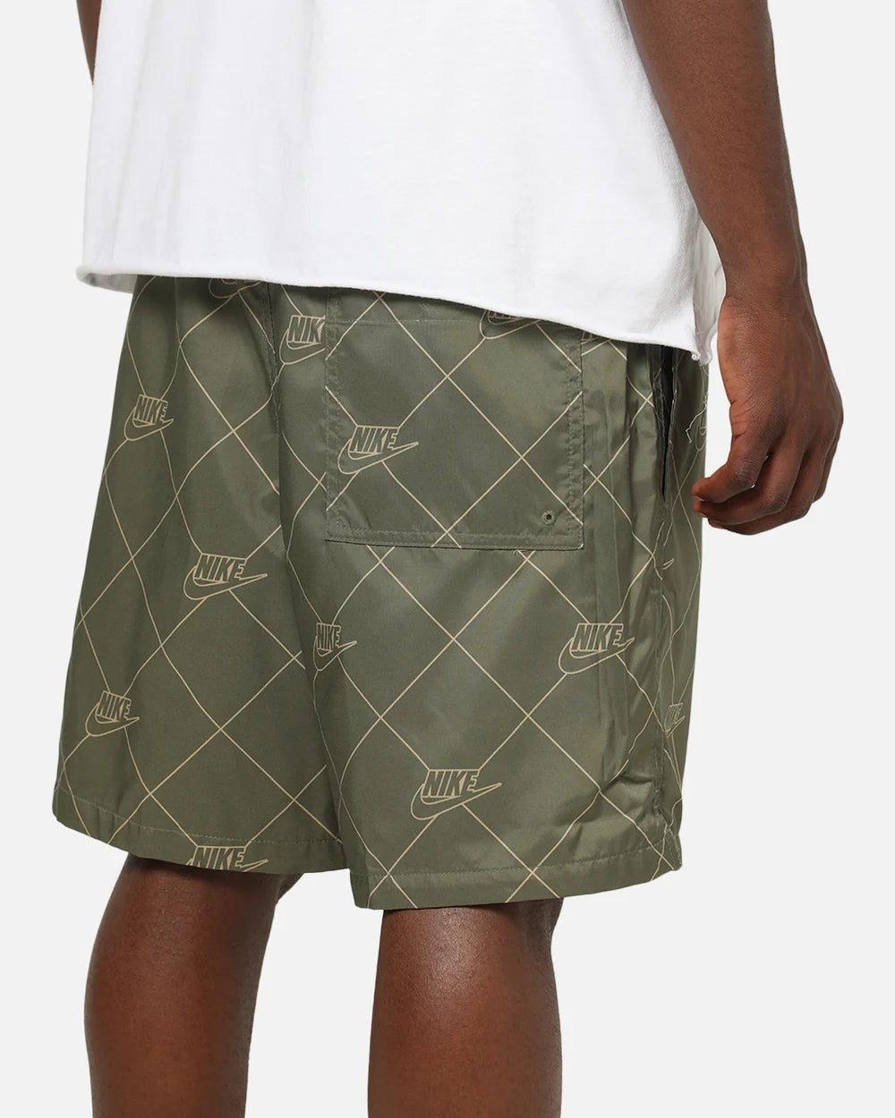 NA-M50 (Nike sportswear club woven flow shorts medium olive/white) 92693825