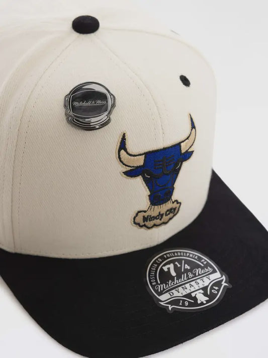 MNA-C26 (Mitchell and ness galatic fitted hat bulls off white) 32293043