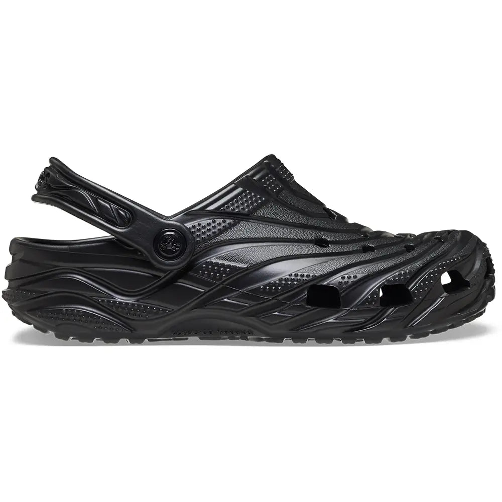 CR-J11 (Crocs classic erosion clog black) 82694782
