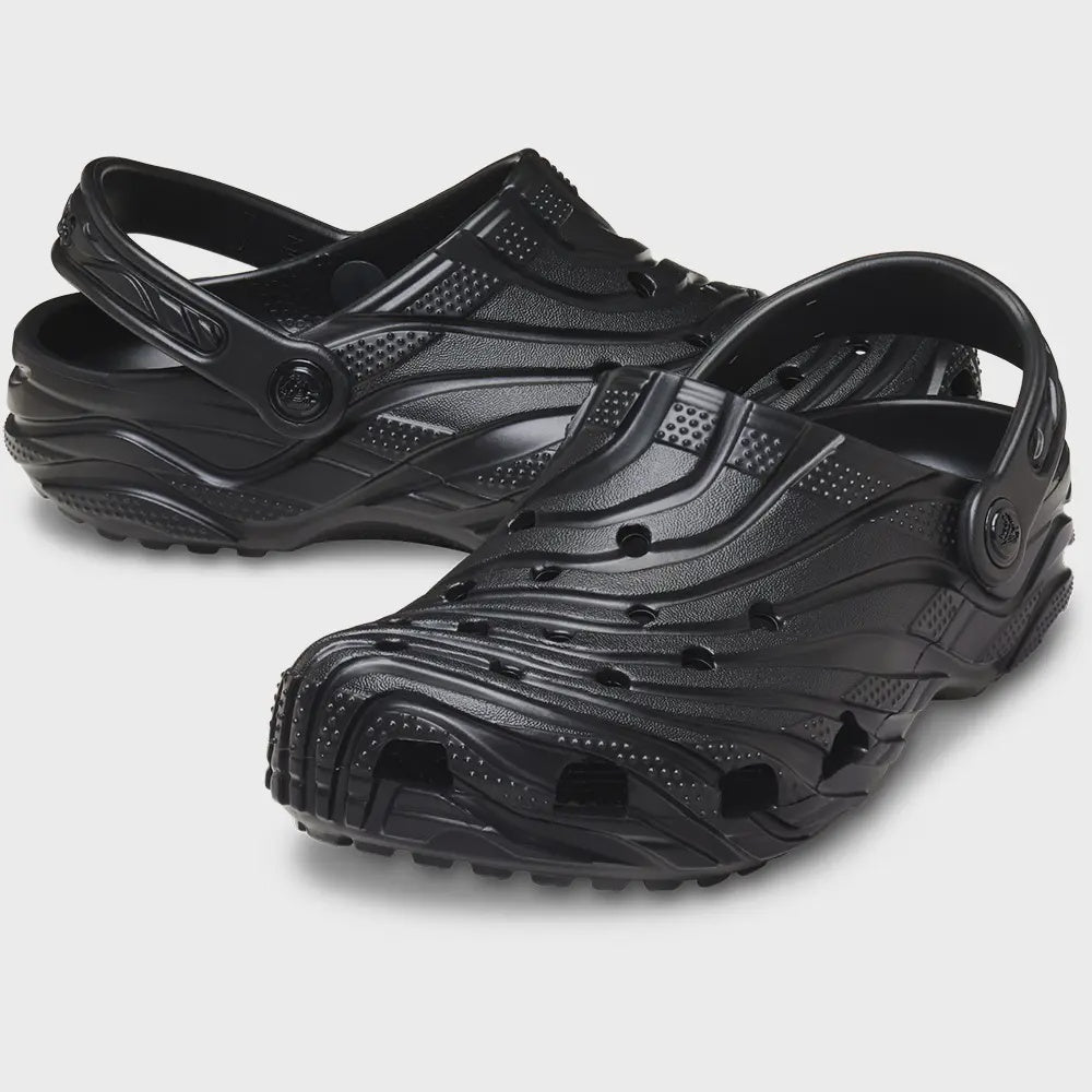 CR-J11 (Crocs classic erosion clog black) 82694782
