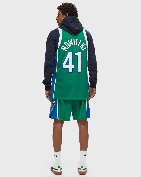 MNA-T41 (Mitchell & ness drk jersey 2004 mavericks nowitzki green) 22598260