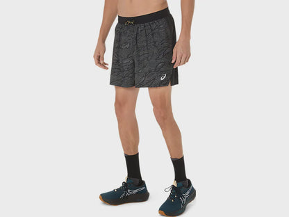 ASA-B1 (Asics fujitrail all over print 5in shorts performance black) 122594000