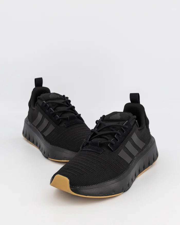 A-U69 (Adidas swift run shoes black/gum) 72499210