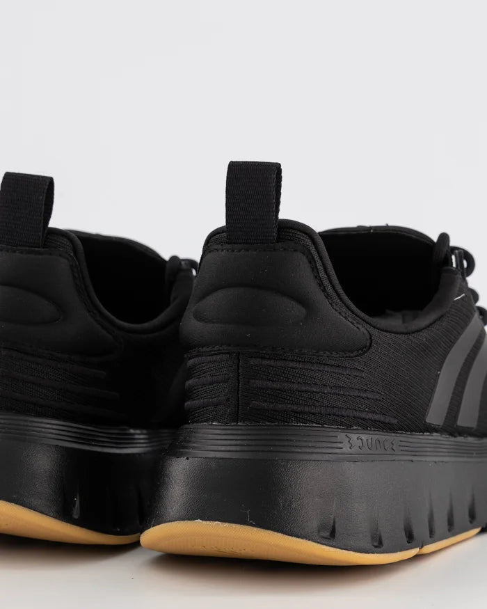 A-U69 (Adidas swift run shoes black/gum) 72499210