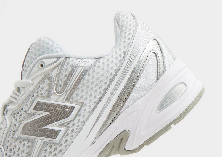 NB-G9 (New balance U740 V2 D width shoes white/metallic silver) 52698500