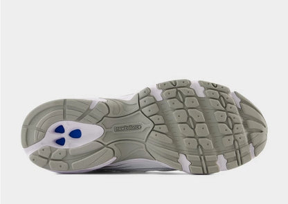 NB-G9 (New balance U740 V2 D width shoes white/metallic silver) 52698500