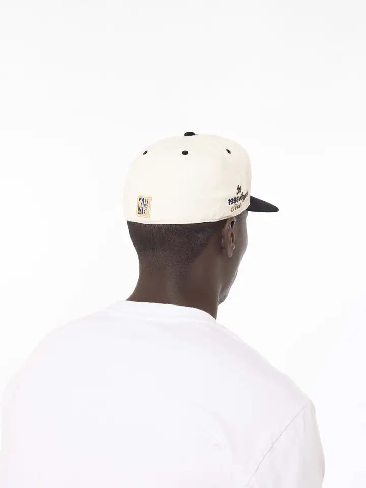 MNA-E26 (Mitchell and ness galatic fitted lakers hat off white) 32293043