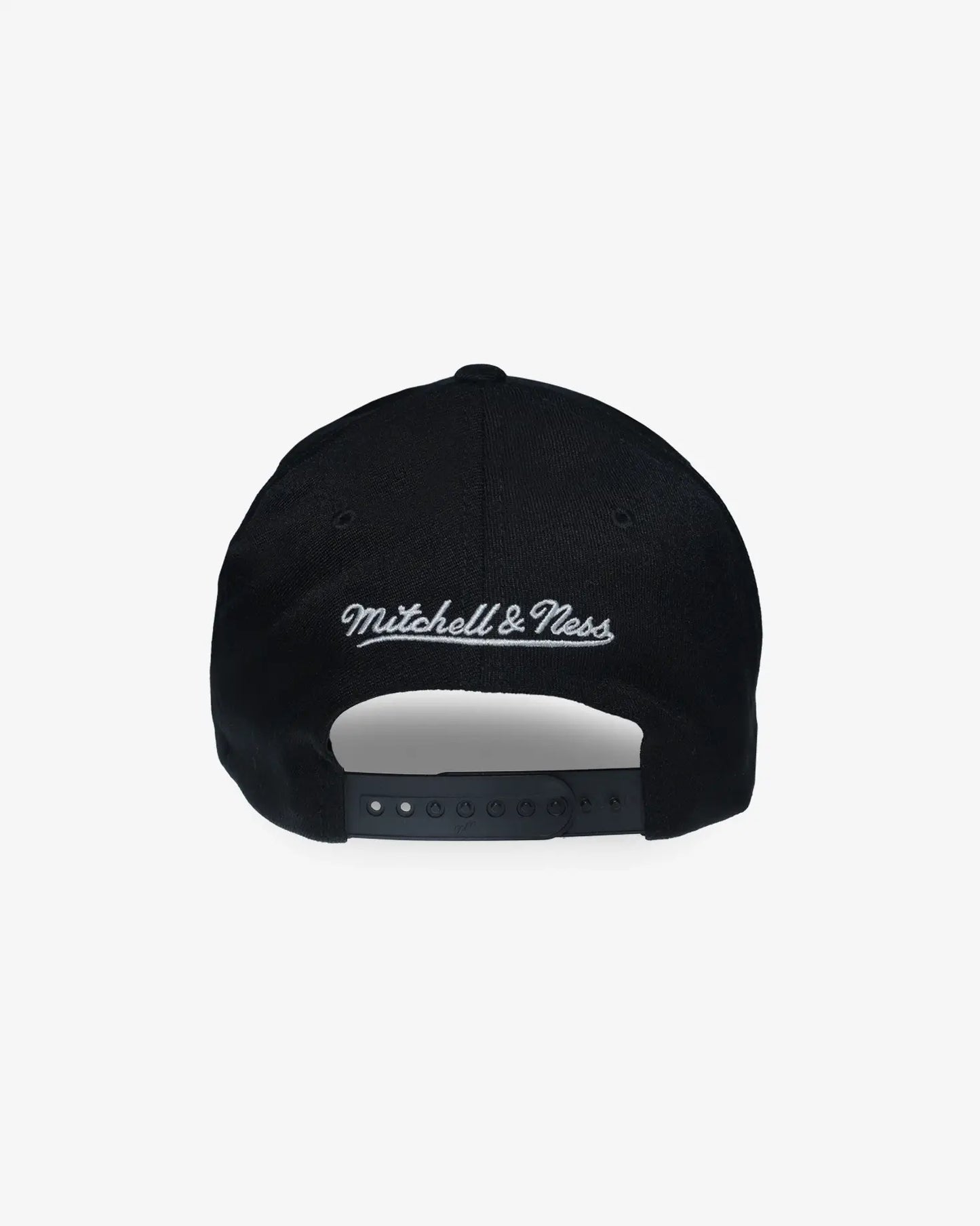 MNA-J46 (Mitchell & ness black & white bulls flex fit snapback black osfm) 92592391