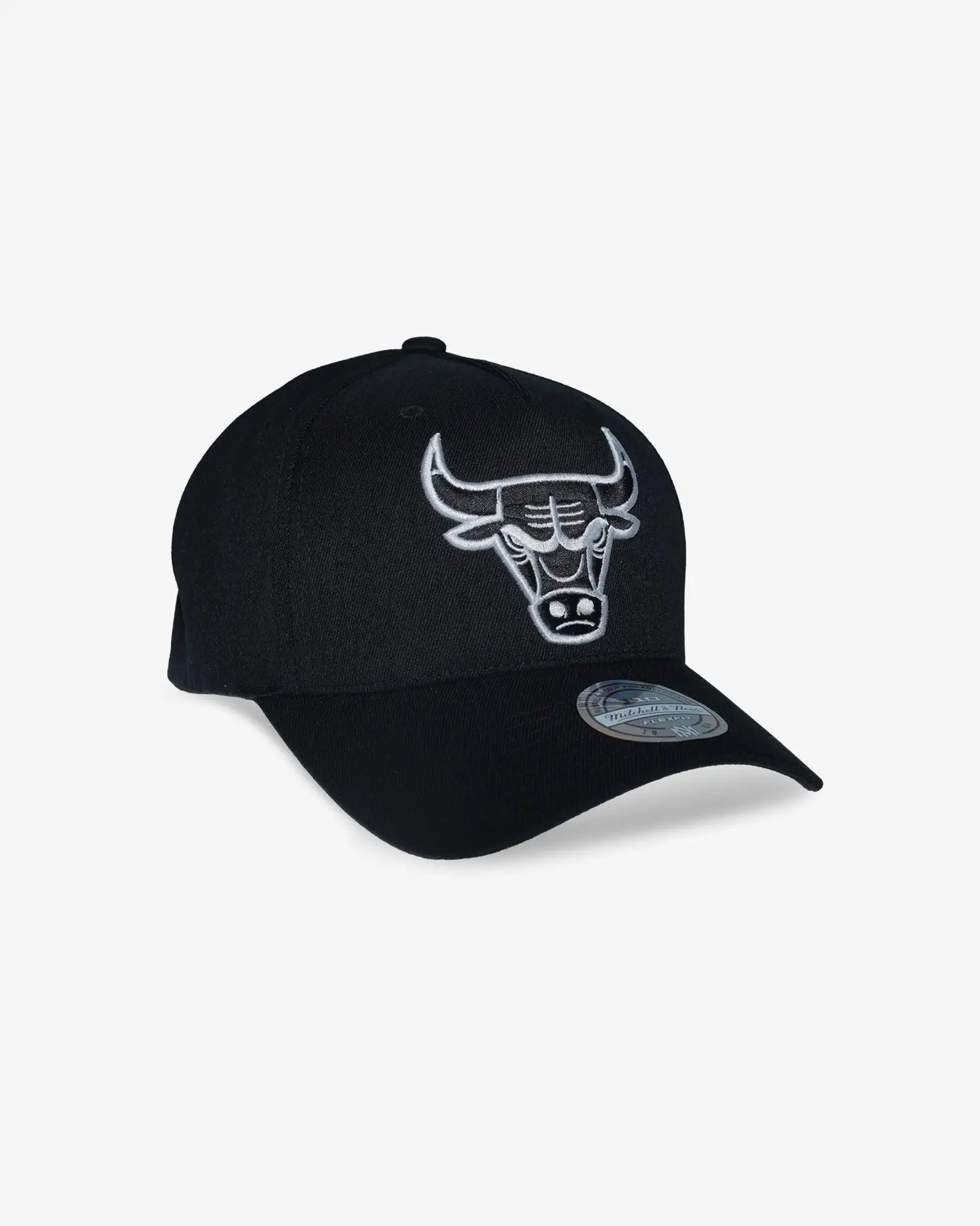 MNA-J46 (Mitchell & ness black & white bulls flex fit snapback black osfm) 92592391