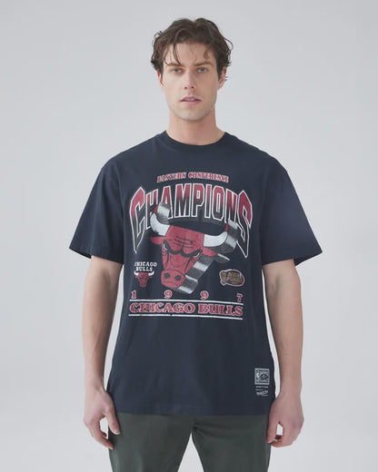 MNA-J29 (Mitchell and ness bevelled tee bulls faded black) 72393478