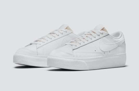 N-F131 (Nike women's blazer low platform white/black)