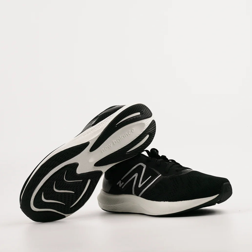 NB-I8 (New balance pro run V2 launch 2E width running shoes black/metallic silver) 32493000