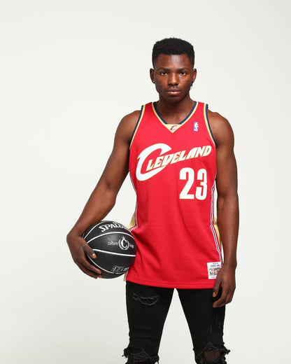 MNA-Z (NBA SWINGMAN JERSEY CAVS JAMES 23 ROAD 03-04 RED/GOLD) 122097391 MITCHELL AND NESS