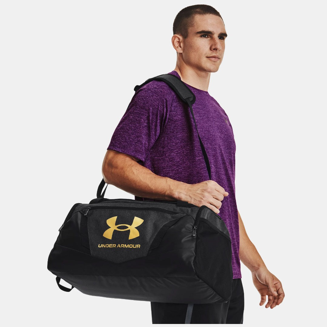 UAE-R2 (Under armour unisex undeniable 5 duffel small black/medium heather/metallic gold) 102393260