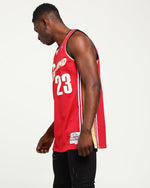 MNA-Z (NBA SWINGMAN JERSEY CAVS JAMES 23 ROAD 03-04 RED/GOLD) 122097391 MITCHELL AND NESS