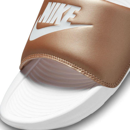 N-Z122 (W nike victori one slide metallic red bronze/white) 72192558 - Otahuhu Shoes