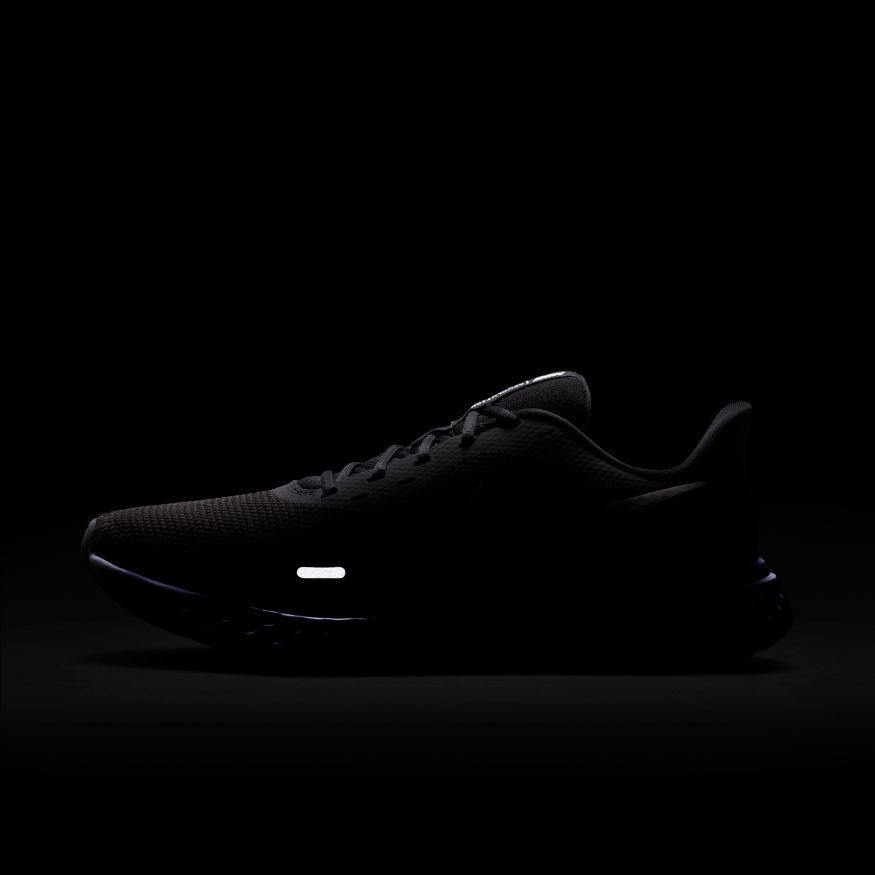 N-T112 (Nike Revolution 5 blk/wht) 121995627 - Otahuhu Shoes