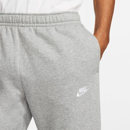 NA-U21 (M Nike sportswear club fleece jogger bb dark heather/matte silv/white) 12093581 - Otahuhu Shoes