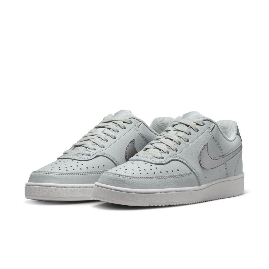 N-U131 (Nike womens court vision lo nn pure platinum/metallic silver/white) 102296138 NIKE