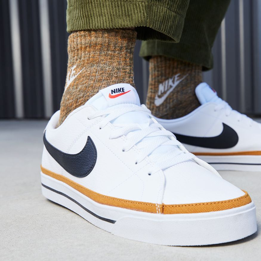 N-V131 (Nike court legacy nn white/black/dessert ochre) 102296138 NIKE