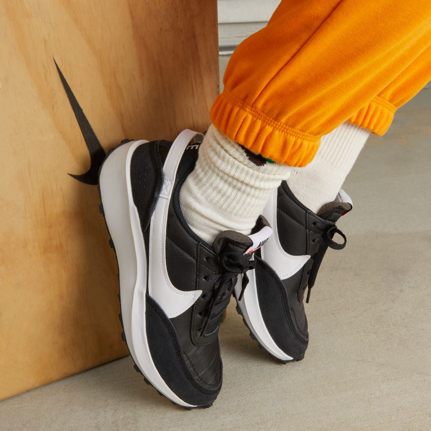 N-K129 (Wmns nike waffle debut black/white/orange) 52296138 NIKE