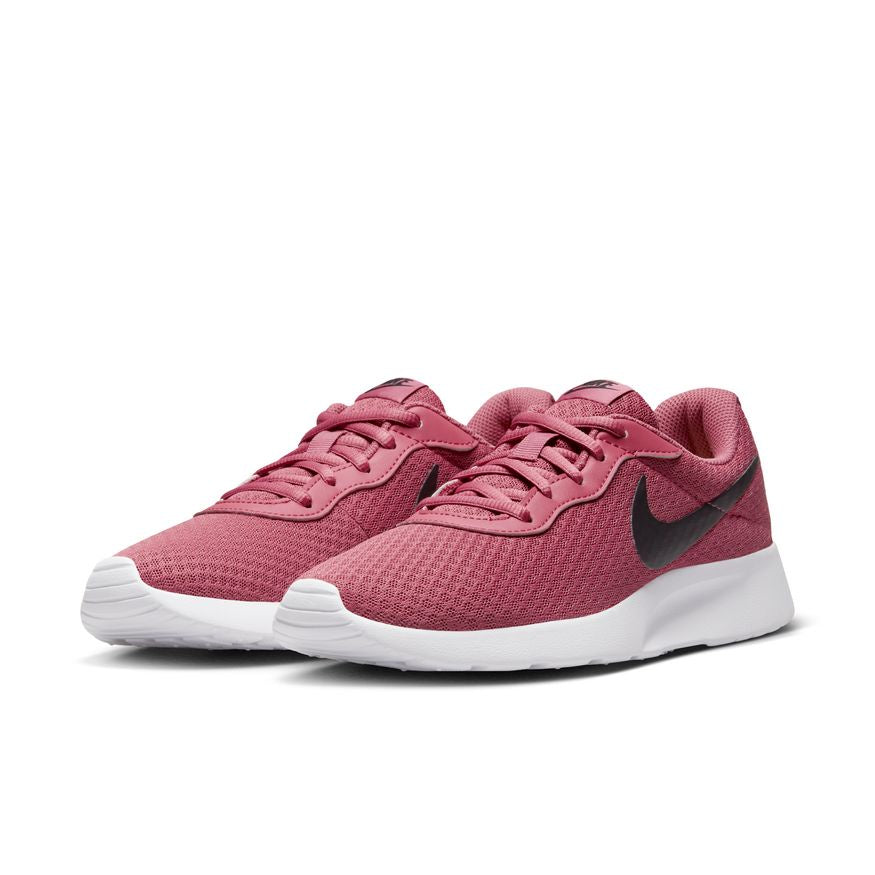 N-X134 (Nike womens tanjun desert berry/black/white) 22396138 NIKE