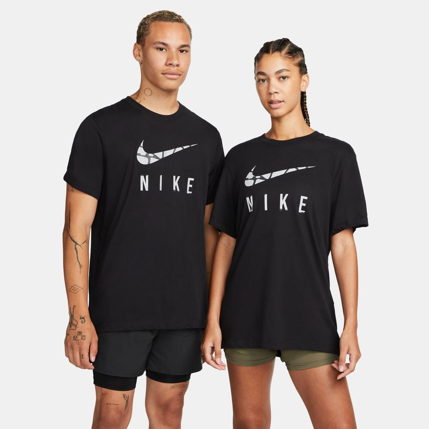 NA-Q39 (Nike drifit tee run division black/white) 92292813 NIKE