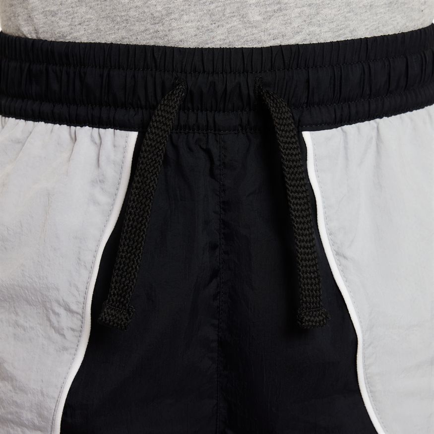 NA-Q41 (Nike Sportswear Amplify Big Kids' (Boys') Woven Shorts BLACK/LT SMOKE GREY) 12393069 NIKE