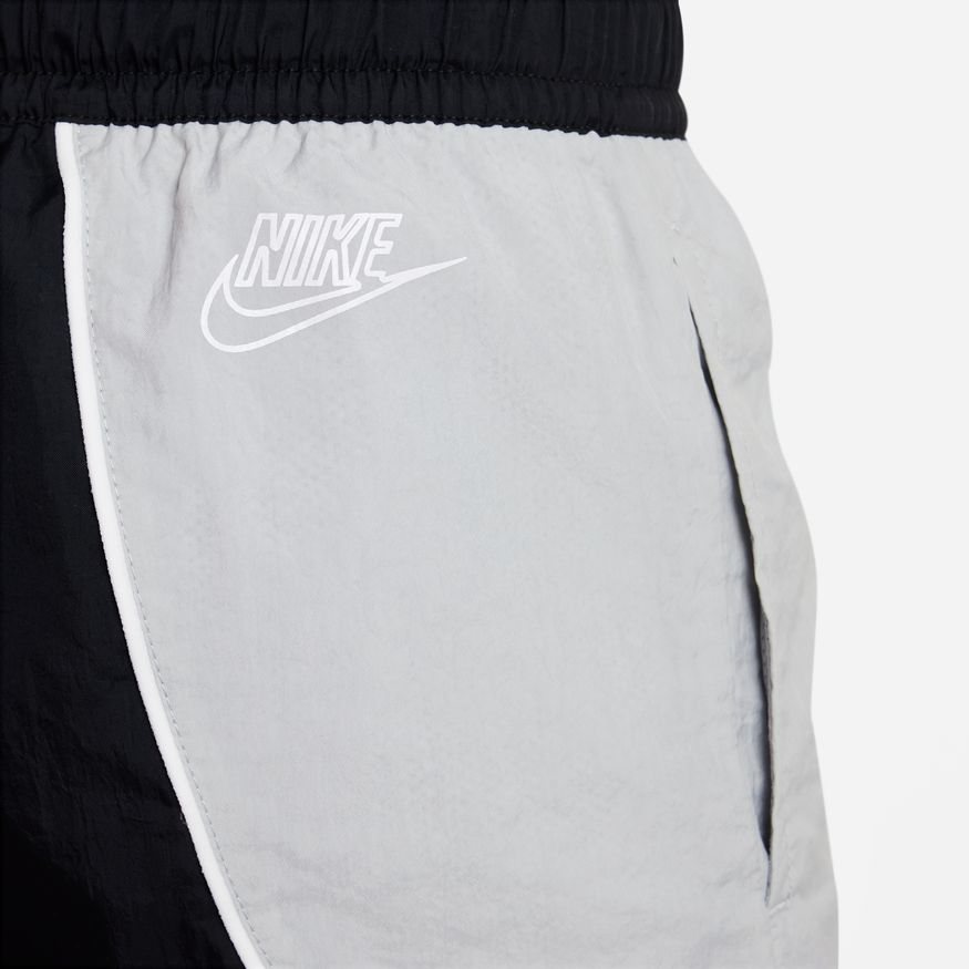 NA-Q41 (Nike Sportswear Amplify Big Kids' (Boys') Woven Shorts BLACK/LT SMOKE GREY) 12393069 NIKE