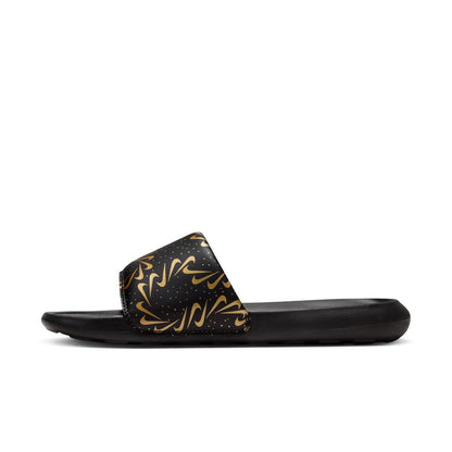 N-G132 (Nike womens victori one slide print black/gold) 102292813 NIKE