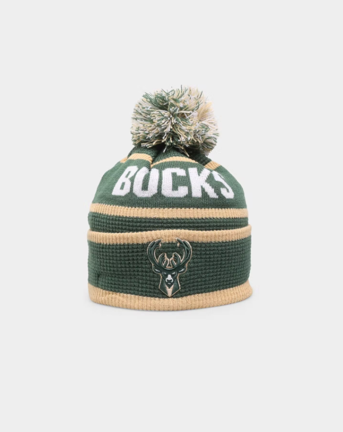 NEC-I37  (Knit medium  Milwaukee bucks Q222 waffle wordmark beanie osfm) 52292450 NEW ERA