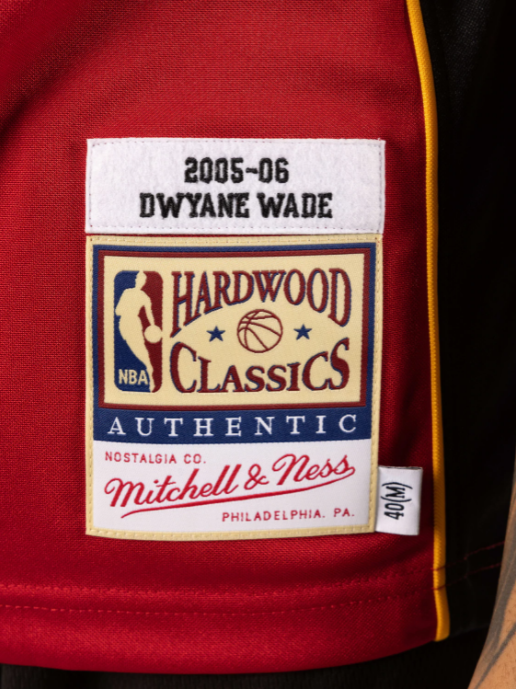 MNA-O17 (Swingman jersey heat wade 05-06 road scarlet) 1221917826 MITCHELL AND NESS