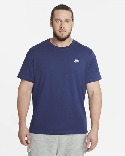 NA-X31 (M nike sportswear club tee midnight navy/white) 72191790 - Otahuhu Shoes