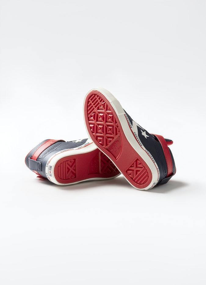 CT-T33 (Kid pro blaze strap hi obsidian/egret/university red) 102093500 - Otahuhu Shoes