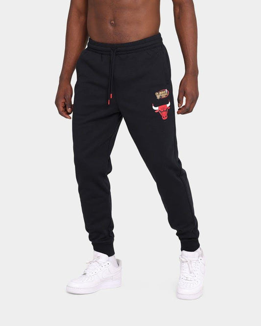 MNA-N8 (Hometown fleece jogger bulls black) 22194782 - Otahuhu Shoes